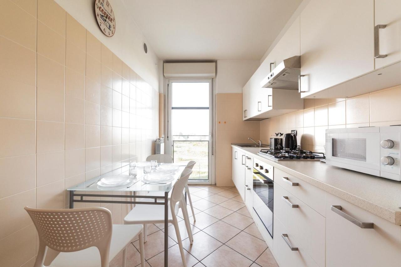 Milano Rogoredo Apt With Terrace! Apartamento Exterior foto