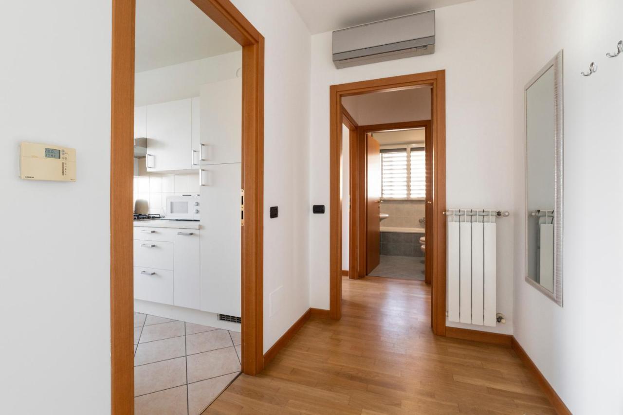 Milano Rogoredo Apt With Terrace! Apartamento Exterior foto
